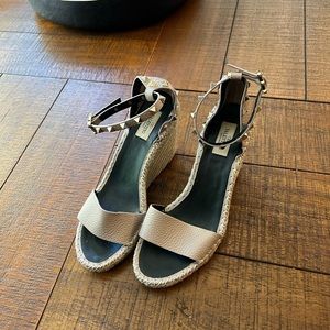Valentino Wedge